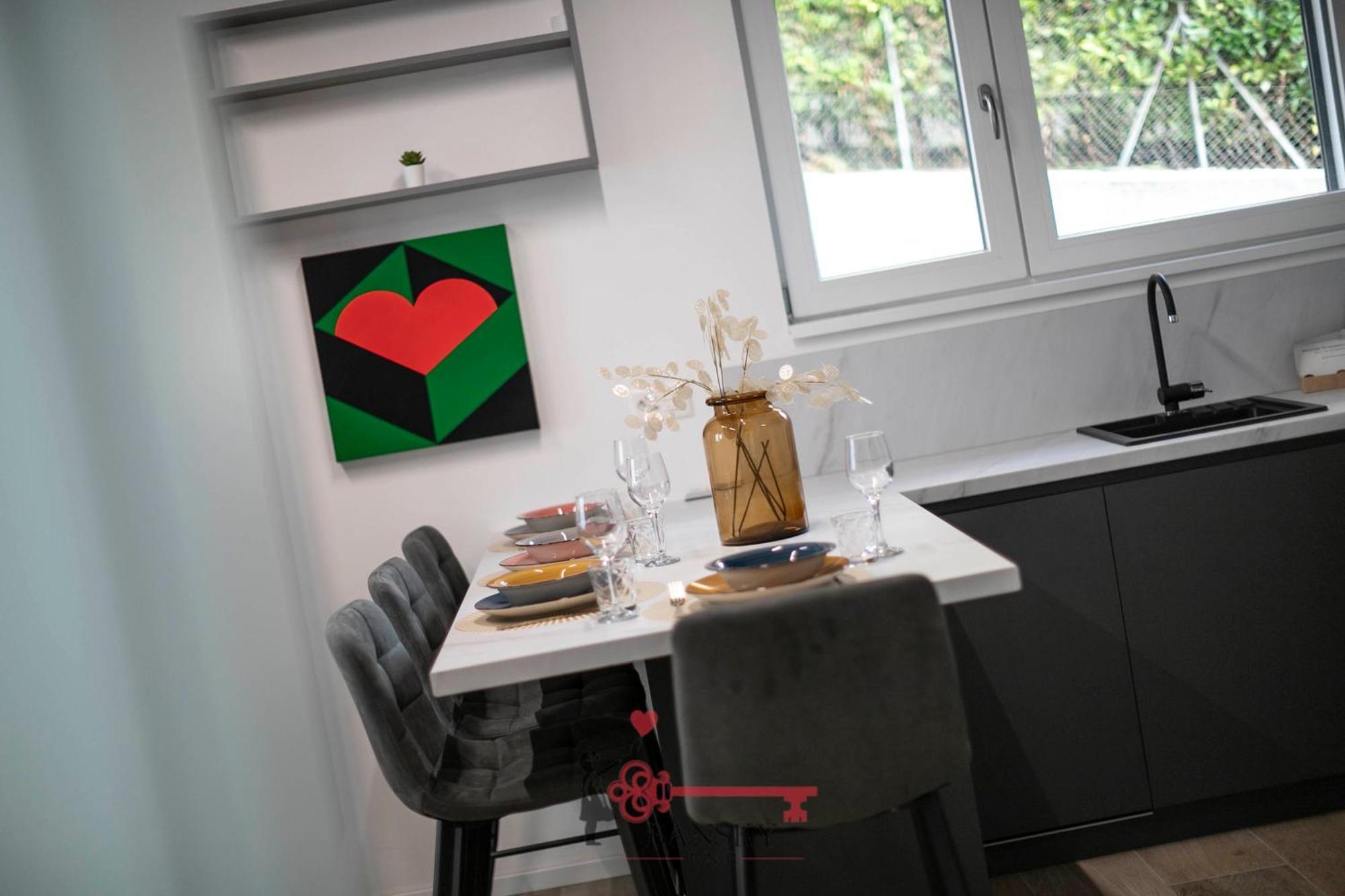Home Sofia Room 2 - Modern Station -By Easylife Swiss Lugano Bagian luar foto
